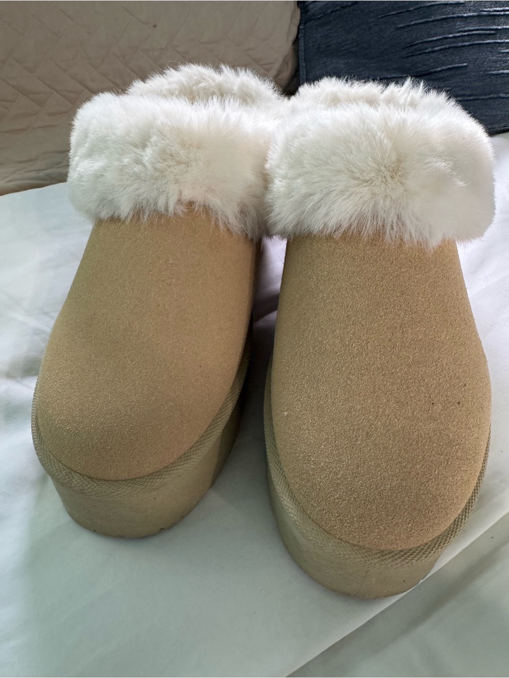Source Unknown Faux-Fur Clog Slippers in Tan and White